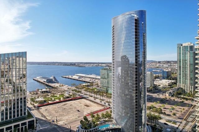 888 W E St, San Diego CA: https://media.crmls.org/mediaz/c271ce68-558b-42a2-96c7-1176762b901a.jpg
