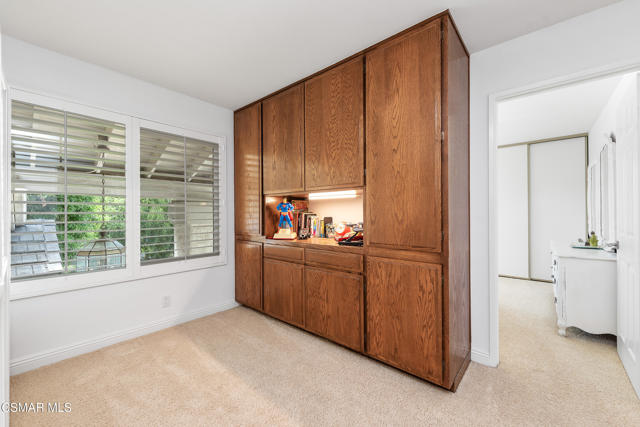 11556 Coralberry Court, Moorpark CA: https://media.crmls.org/mediaz/c271eb12-6a07-4c1c-afc5-45ebba62d358.jpg