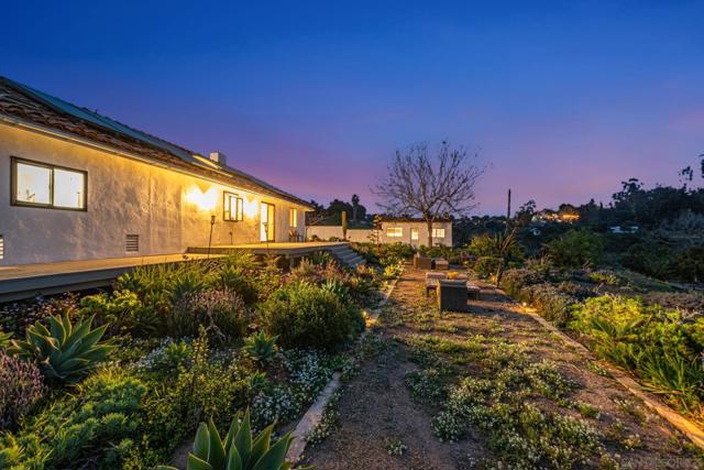 1761 Winterwarm Dr, Fallbrook CA: https://media.crmls.org/mediaz/c2720fb3-07c9-4c05-9440-01227b0d824d.jpg