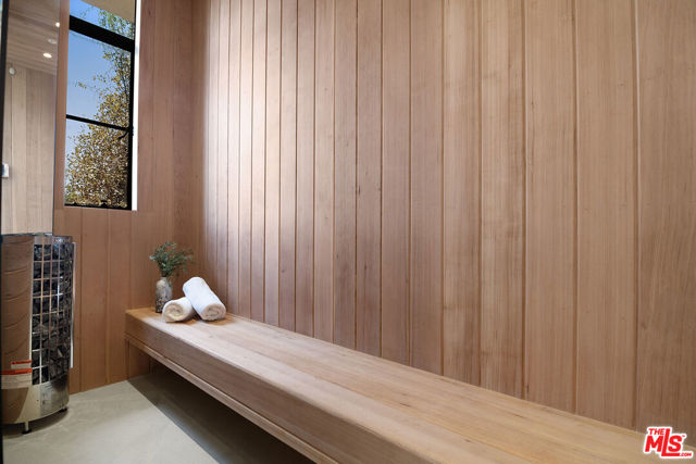 745 E Sunset Avenue, Venice CA: https://media.crmls.org/mediaz/c2722c65-0132-4f7a-bdd6-1963e3382d44.jpg