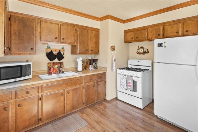 1101 W Country Club Boulevard, Big Bear CA: https://media.crmls.org/mediaz/c2726123-07d4-4389-800b-a196c60c1151.jpg
