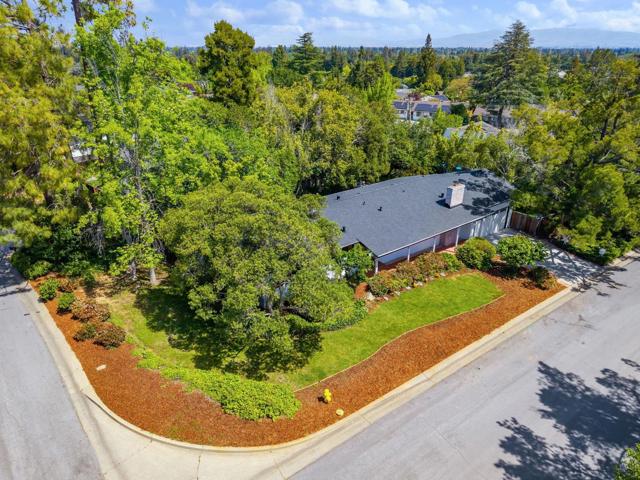 2344 Deodara Drive, Los Altos CA: https://media.crmls.org/mediaz/c272afc9-5c6b-4928-82f7-1b7f2ce8eaec.jpg