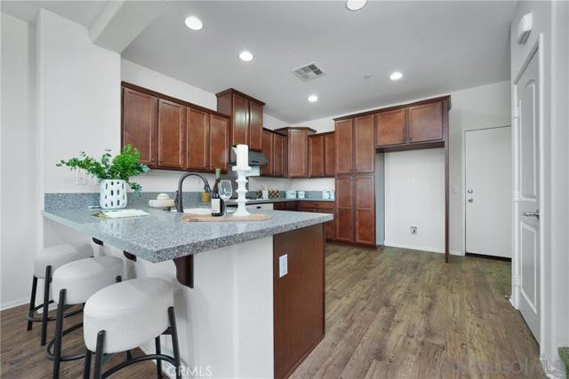 8011 City View Pl, Rancho Cucamonga CA: https://media.crmls.org/mediaz/c273370b-4cc7-4cdc-919b-cf3c81bc0490.jpg