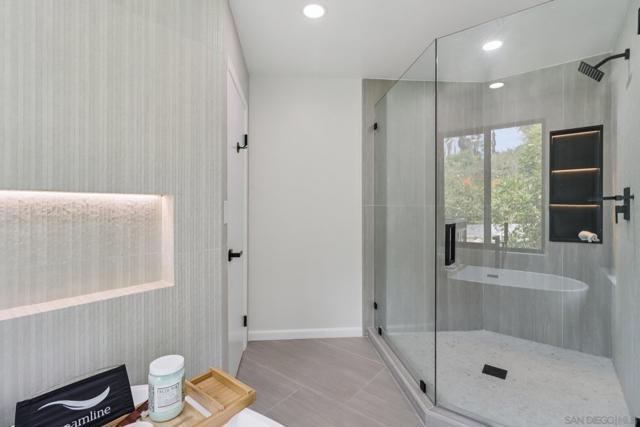 8560 Sunrise Ave, La Mesa CA: https://media.crmls.org/mediaz/c2733ec4-3299-4a8c-9a6e-057707e4a3e2.jpg