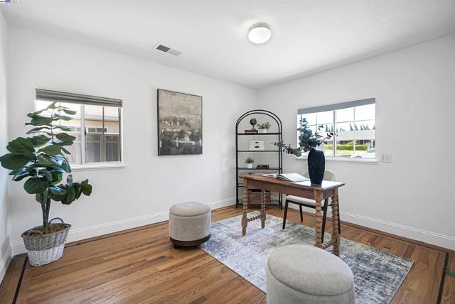 17526 Parker Rd, Castro Valley CA: https://media.crmls.org/mediaz/c2735bf9-2ee3-4223-9986-110f9abb04bc.jpg