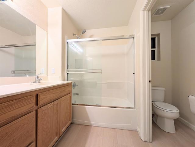 158 Fairview Ave, Bay Point CA: https://media.crmls.org/mediaz/c273956c-7818-4e8e-aa53-bcd6858c3790.jpg