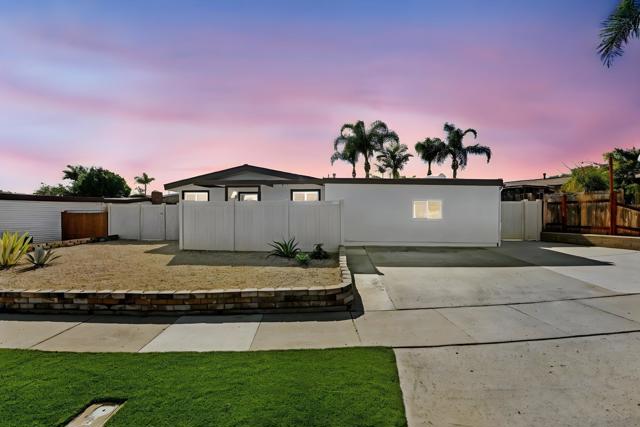8937 Hammond Dr, San Diego CA: https://media.crmls.org/mediaz/c2739e20-3177-45fa-a8a4-6f634ecd51e8.jpg