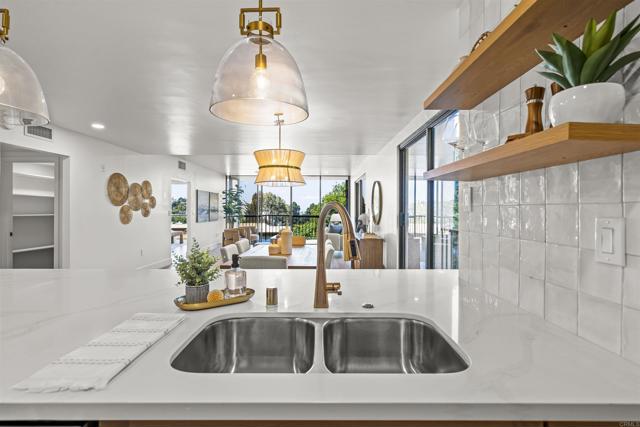 Detail Gallery Image 6 of 46 For 2500 Torrey Pines Rd #305,  La Jolla,  CA 92037 - 2 Beds | 2 Baths