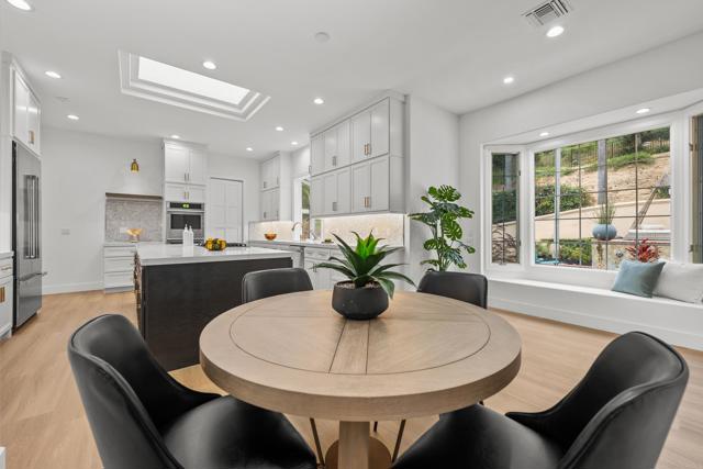 18150 Via Ascenso, Rancho Santa Fe CA: https://media.crmls.org/mediaz/c2740f50-729d-4f9e-8a94-b3b16200e718.jpg