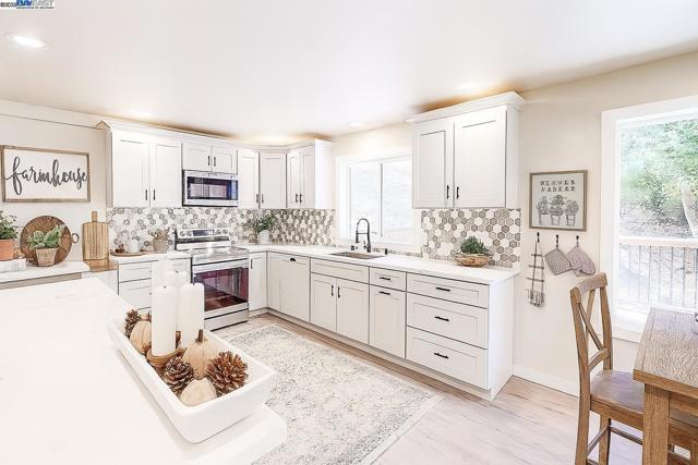 21451 Phoenix Lake Rd, Sonora CA: https://media.crmls.org/mediaz/c27482c1-4fb6-4fb1-9f04-f509594c7ac9.jpg
