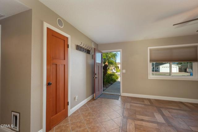 Detail Gallery Image 8 of 47 For 239 Cartagena St, Camarillo,  CA 93010 - 3 Beds | 2 Baths