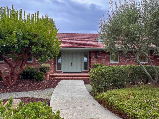 145 Yucca Road, Fallbrook CA: https://media.crmls.org/mediaz/c274ce88-62bd-4bd2-824b-4ab05e8481c8.jpg