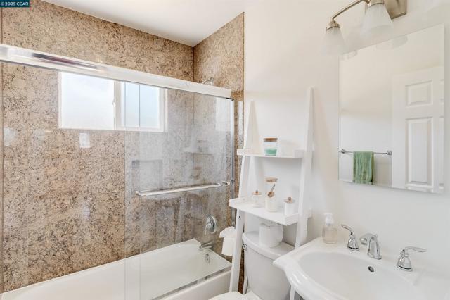 1349 Montana Dr, Concord CA: https://media.crmls.org/mediaz/c27626d2-f0bd-48e2-842a-8132874d0c4f.jpg