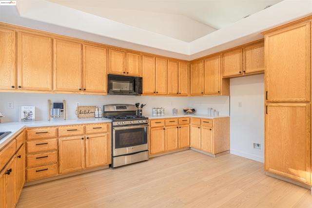 5425 Spur St, Riverbank CA: https://media.crmls.org/mediaz/c2764e57-acf3-42a4-bdd0-ed3e9715bbb0.jpg