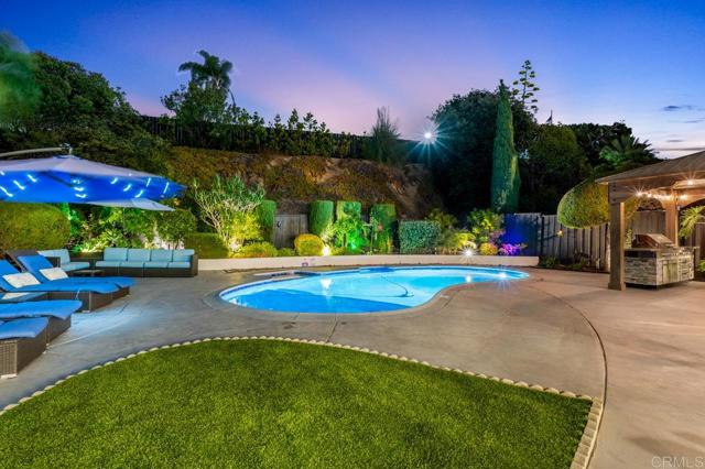 Detail Gallery Image 12 of 48 For 3865 Cadden Way, San Diego,  CA 92117 - 4 Beds | 2/1 Baths