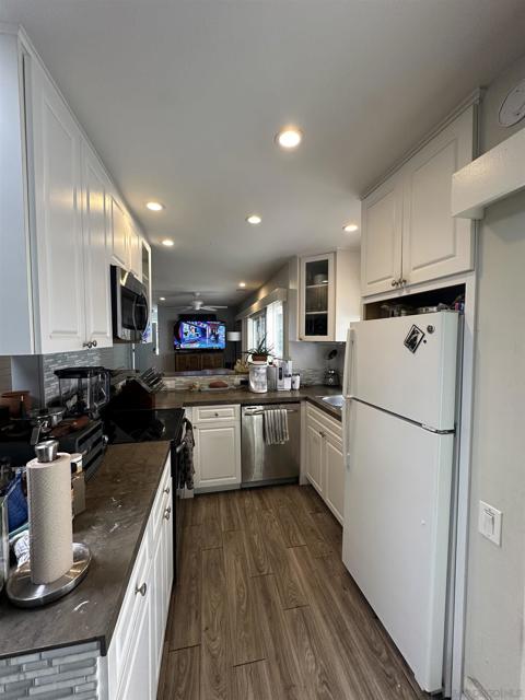 1943 45 Coast Blvd, Del Mar CA: https://media.crmls.org/mediaz/c27725ef-9527-4494-be55-f27eb7946cc8.jpg