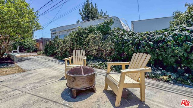 565 W El Morado Court, Ontario CA: https://media.crmls.org/mediaz/c2773381-67ae-47ba-923f-412bcf418249.jpg
