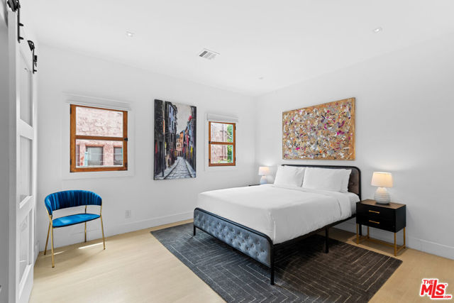 455 N Crescent Heights Boulevard, Los Angeles CA: https://media.crmls.org/mediaz/c2773fb9-7fa4-46f2-bfe7-7791c5c6038f.jpg