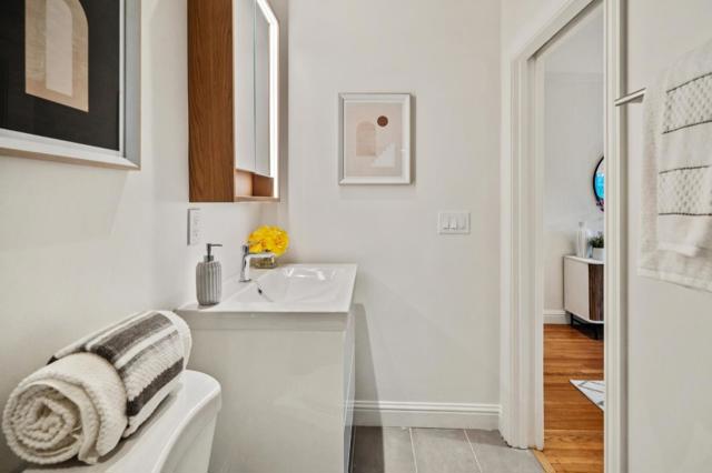 929 Darien Way, San Francisco CA: https://media.crmls.org/mediaz/c277ea40-99fe-4f5a-9610-6269e069473f.jpg