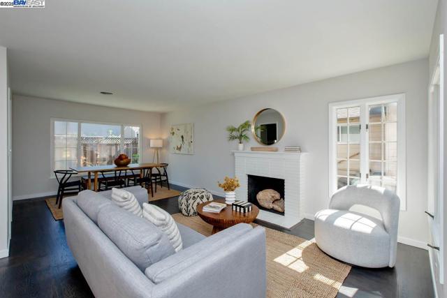1366 Hansen Ave, Alameda CA: https://media.crmls.org/mediaz/c2782793-eb4a-41f9-bfb6-a09eb68760e3.jpg