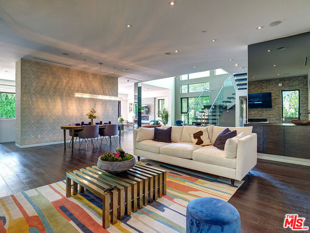 6360 Maryland Drive, Los Angeles CA: https://media.crmls.org/mediaz/c2786773-f698-422d-8517-8e3dae1279fa.jpg