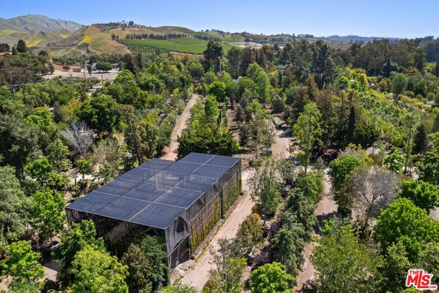1048 E La Loma Avenue, Somis CA: https://media.crmls.org/mediaz/c27869d4-8bd7-4302-bdad-f30b90fbdddf.jpg