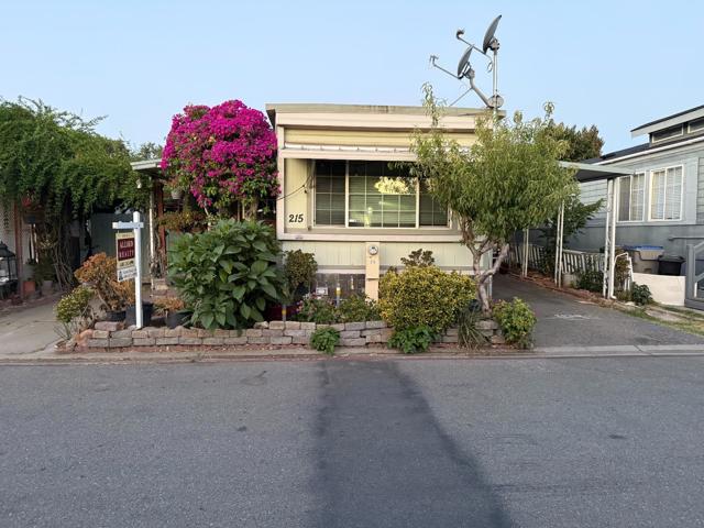 200 Ford, San Jose CA: https://media.crmls.org/mediaz/c278cb8d-1a03-4787-b502-cb75e67d2289.jpg