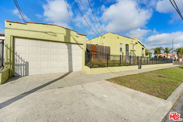 600 W 102nd Street, Los Angeles CA: https://media.crmls.org/mediaz/c278dbc6-0a48-4186-bd13-6f9e793c79f6.jpg