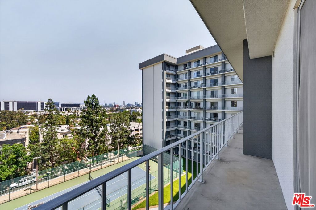 100 S Doheny Drive #719