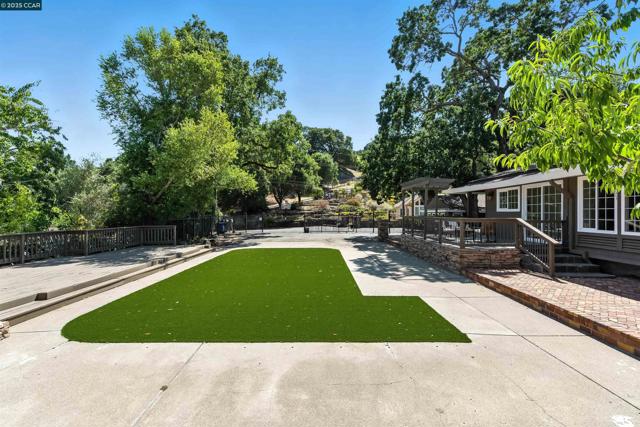 122 Stein Way, Orinda CA: https://media.crmls.org/mediaz/c27a848e-991e-4ae4-a44e-af23a0c0eca7.jpg