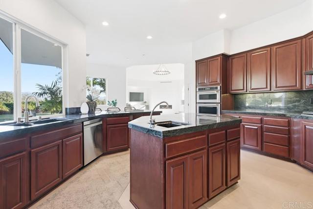 2241 Via Corto, Fallbrook CA: https://media.crmls.org/mediaz/c27aad9c-ce27-4acc-997d-59b457656035.jpg