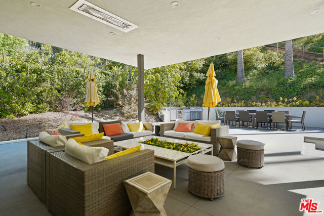 4729 Monarca Drive, Tarzana CA: https://media.crmls.org/mediaz/c27acf81-d373-4823-89d0-e76b253f40dc.jpg