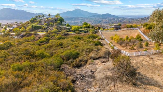87 Presilla Dr, Jamul CA: https://media.crmls.org/mediaz/c27ae8a6-073f-48f7-912f-5e723ba8d593.jpg