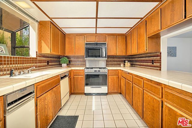 847 17th Street, 2 photo 3