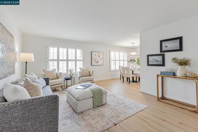 43 Shipley Ave, Daly City CA: https://media.crmls.org/mediaz/c27bdf94-ffc5-4934-bfe1-de727efae89b.jpg