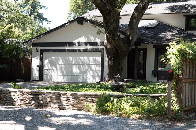 3523 Oak Drive, Menlo Park CA: https://media.crmls.org/mediaz/c27bf5e7-cbfd-4033-b4cf-76f6335d92b0.jpg