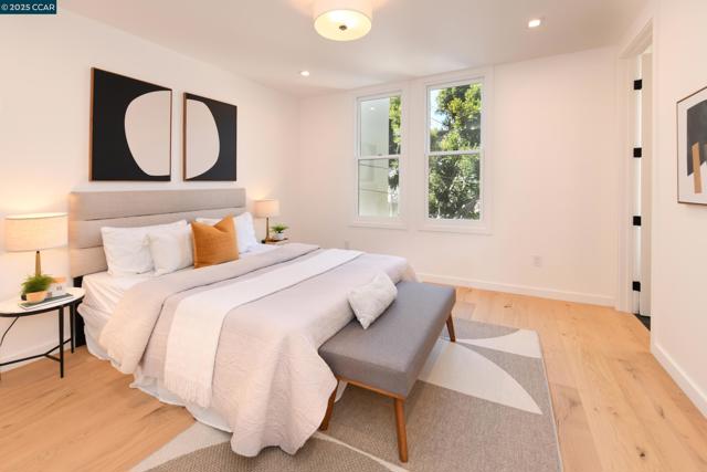 3169 Washington St, San Francisco CA: https://media.crmls.org/mediaz/c27c2628-a1a8-4378-a256-576f9b613f81.jpg