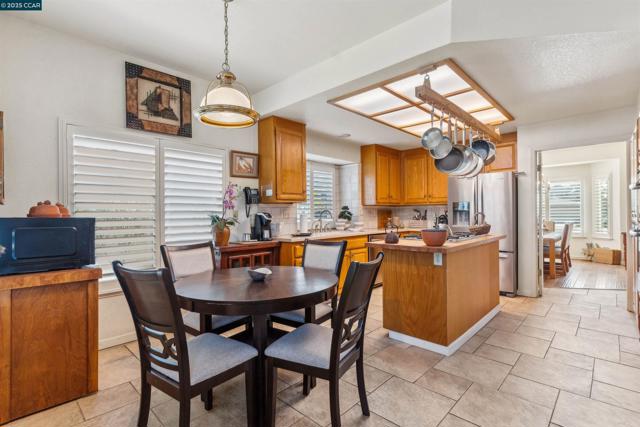 5541 Lanai Court, Discovery Bay CA: https://media.crmls.org/mediaz/c27c389f-2639-4020-a48f-22fb0d3074ab.jpg