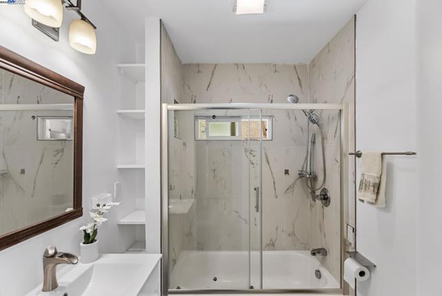 25910 Westview Way, Hayward CA: https://media.crmls.org/mediaz/c27c6d7c-1faa-48e5-9389-10e1d067bc07.jpg