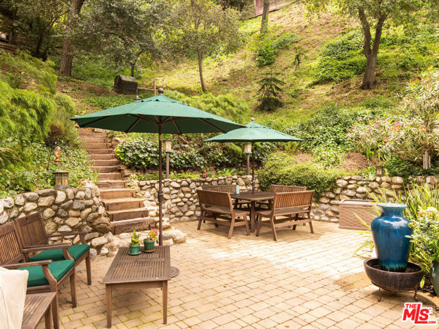 8162 Kirkwood Drive, Los Angeles CA: https://media.crmls.org/mediaz/c27ca8e4-cbb2-4f46-a9a1-116246d62e87.jpg