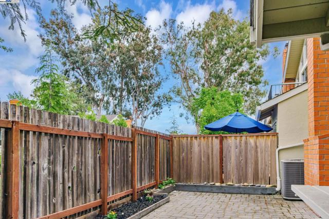 208 Siskiyou Ct, Walnut Creek CA: https://media.crmls.org/mediaz/c27cefda-7400-4911-821a-8d7f77a4595a.jpg