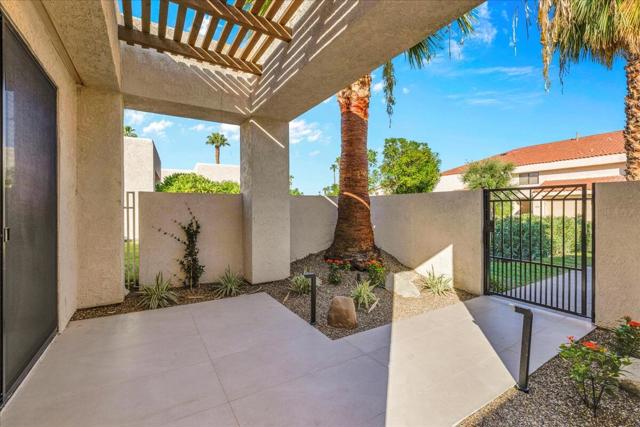 78136 Calle Norte, La Quinta CA: https://media.crmls.org/mediaz/c27d0873-2358-4bae-b530-6a02c95431af.jpg