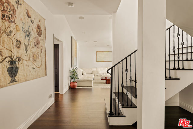 1110 N Beverly Glen Boulevard, Los Angeles CA: https://media.crmls.org/mediaz/c27d60d1-514d-4cc4-a82b-6b9dd92733ab.jpg