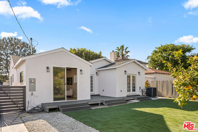 4240 Chase Avenue, Los Angeles CA: https://media.crmls.org/mediaz/c27d8bcf-4df1-4e32-ab47-7ba291f55558.jpg