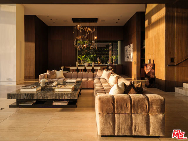 1305 Collingwood Place, Los Angeles CA: https://media.crmls.org/mediaz/c27dc269-f7bc-40b6-8c0c-721351dab67e.jpg