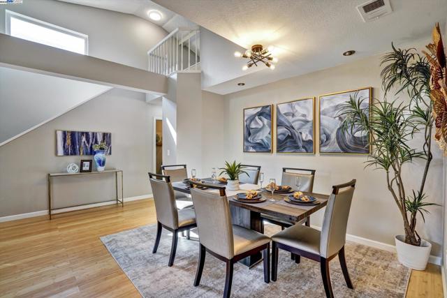 30 San Vicente Ct, Danville CA: https://media.crmls.org/mediaz/c27df577-218e-4691-8c61-789920b2a73a.jpg