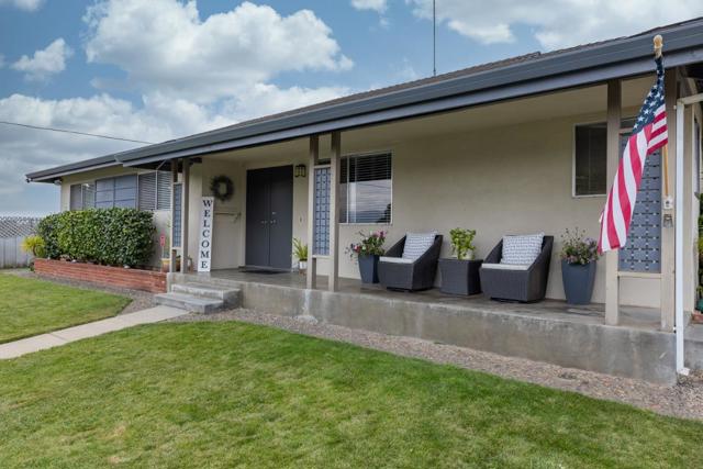 808 Saratoga Drive, Salinas CA: https://media.crmls.org/mediaz/c27e0501-33d0-4673-bef7-31786a61374a.jpg