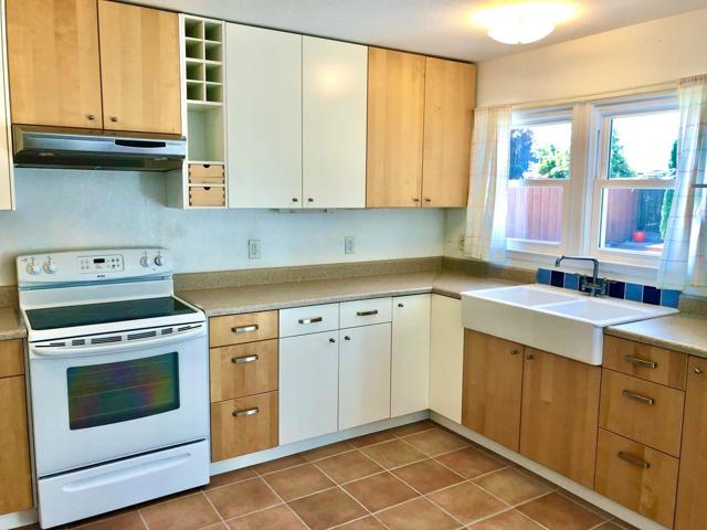 17 Saucito Avenue, Del Rey Oaks CA: https://media.crmls.org/mediaz/c27ed9b7-7911-45b9-beb3-73088e003459.jpg