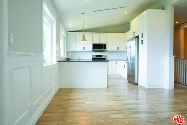 22224 Cass Avenue, Woodland Hills CA: https://media.crmls.org/mediaz/c27f1498-a757-4767-8eb3-875d7bf6b98c.jpg