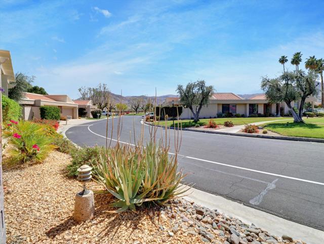 35738 Calle Montigo, Cathedral City CA: https://media.crmls.org/mediaz/c27f6bb8-f58d-4eba-b94e-f3ac050c6d33.jpg